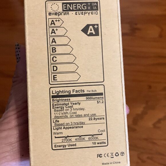 Minger six-pack lightbulbs.  New in sealed box - Picture 3 of 4